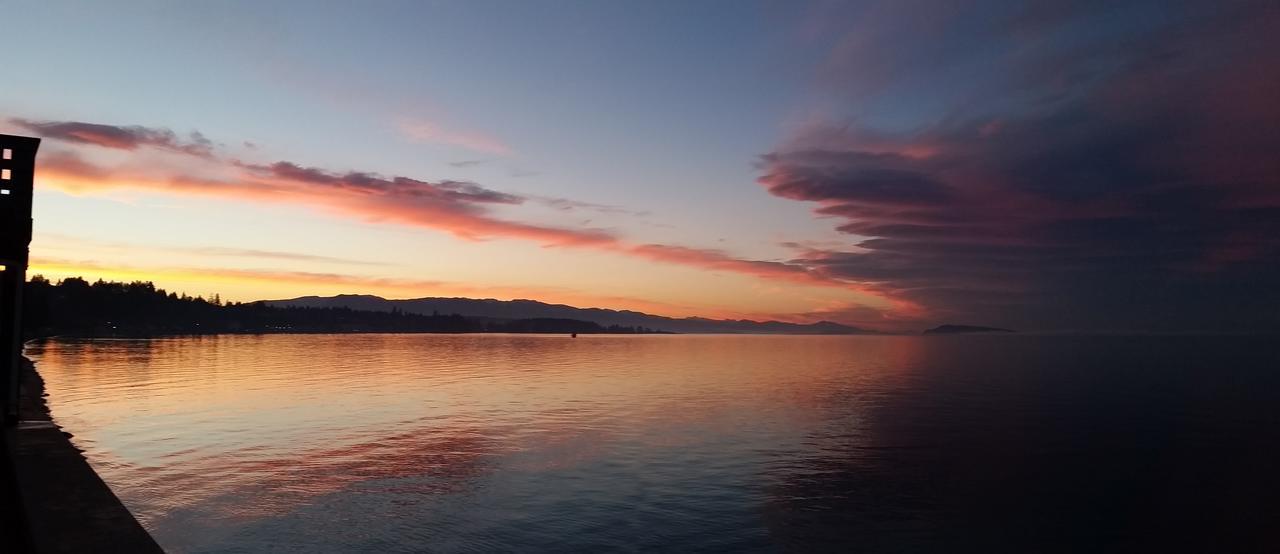 Sand Pebbles Inn Qualicum Beach Exterior foto